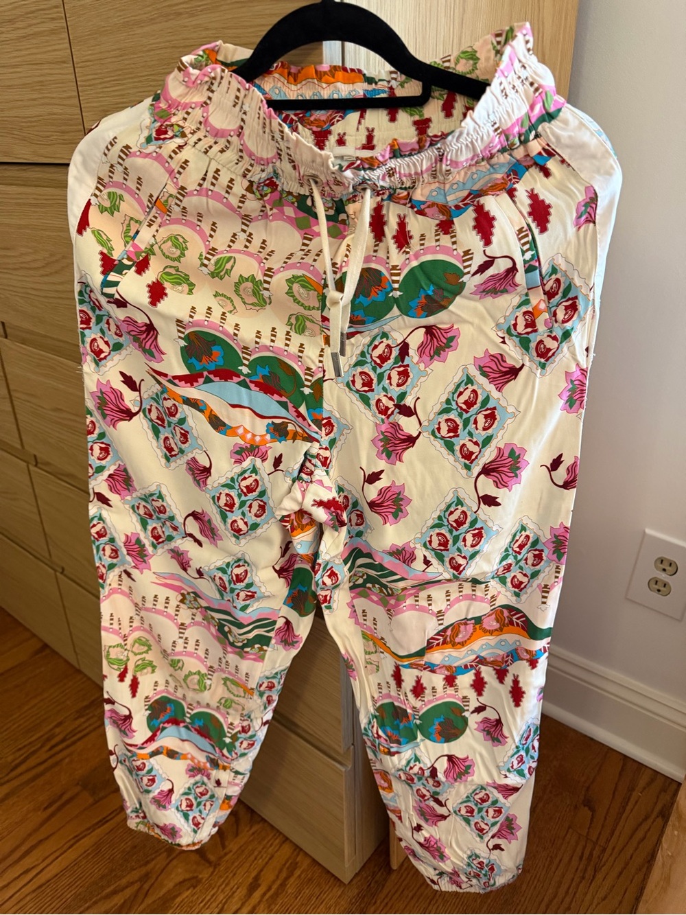 Women's Casual Elastic-Waist Printed Pants — White with Pink & Teal Floral Motif